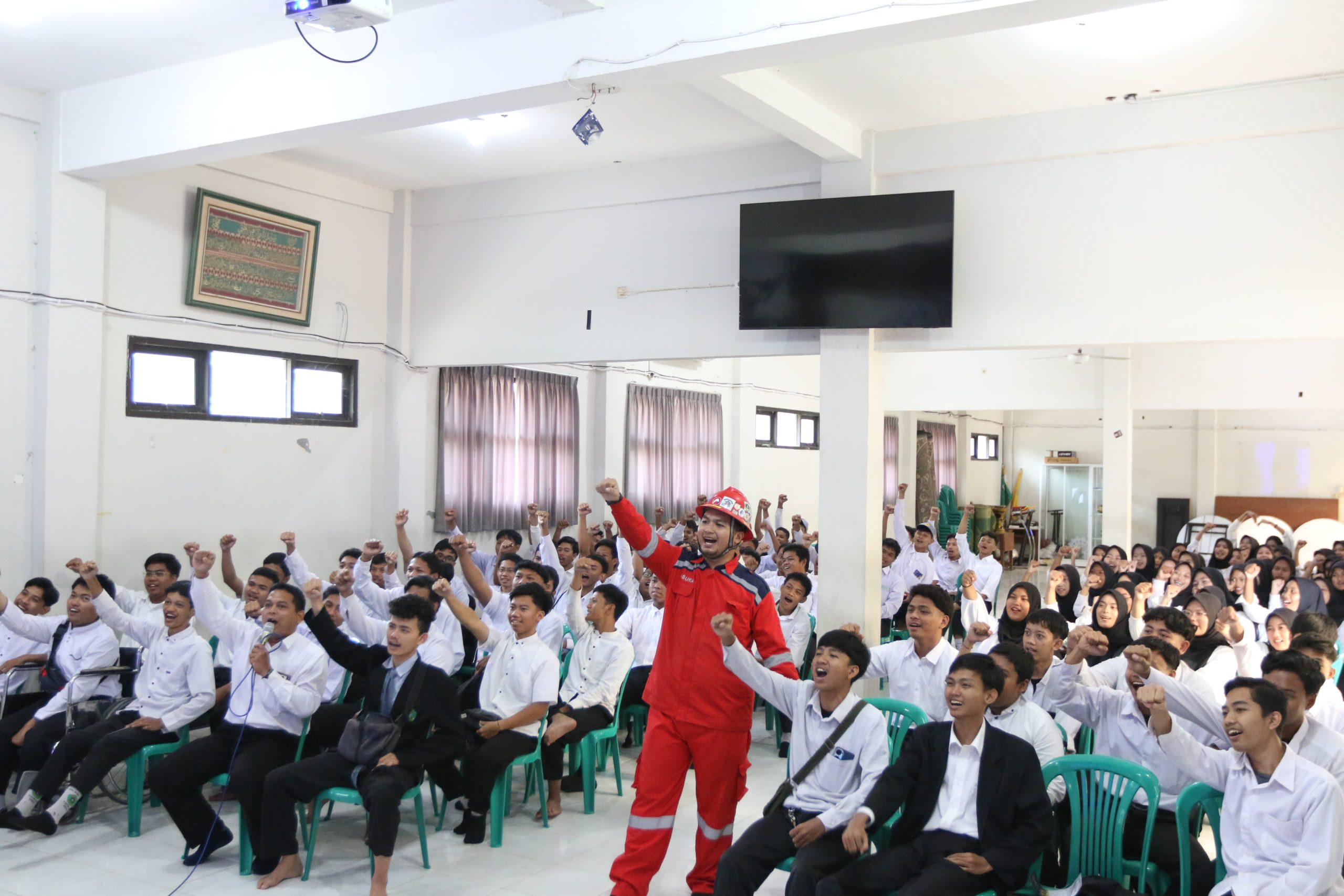You are currently viewing “Sinergi Dunia Industri dan Pendidikan: PT. Asuka Engineering Indonesia Gelar Pelatihan K3 untuk ratusan Siswa SMK di kabupaten Gresik “