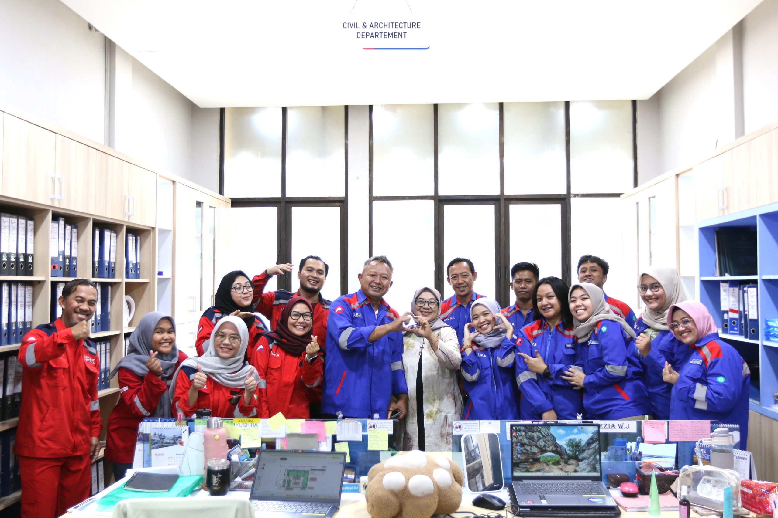 You are currently viewing Semangat Baru di Tool Box Meeting rutin PT. Asuka Engineering Indonesia, Kehadiran Keluarga Warnai Suasana kerja hari ini